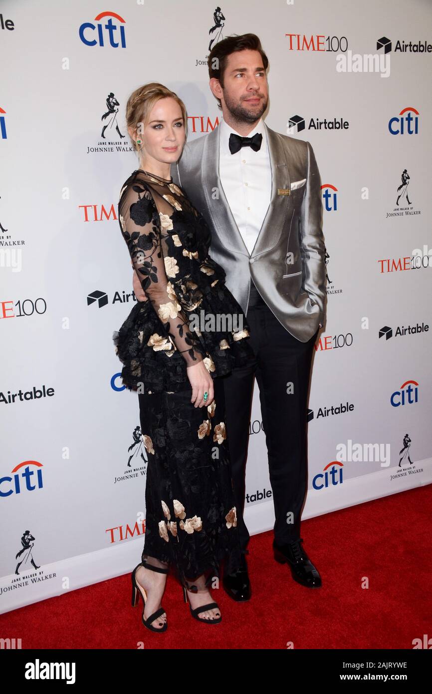 Emily Blunt (L) e John Krasinski frequentare il tempo 2018 100 Gala al Jazz al Lincoln Center il 24 aprile 2018 a New York City. Foto Stock