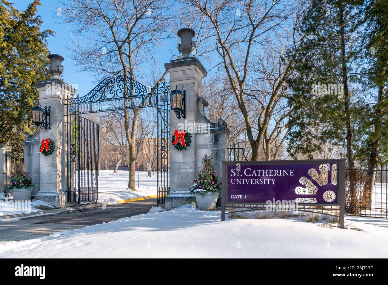 ST. PAUL, MN/USA - gennaio 4, 2020: Santa Caterina Università cancello di ingresso e il logo. Foto Stock