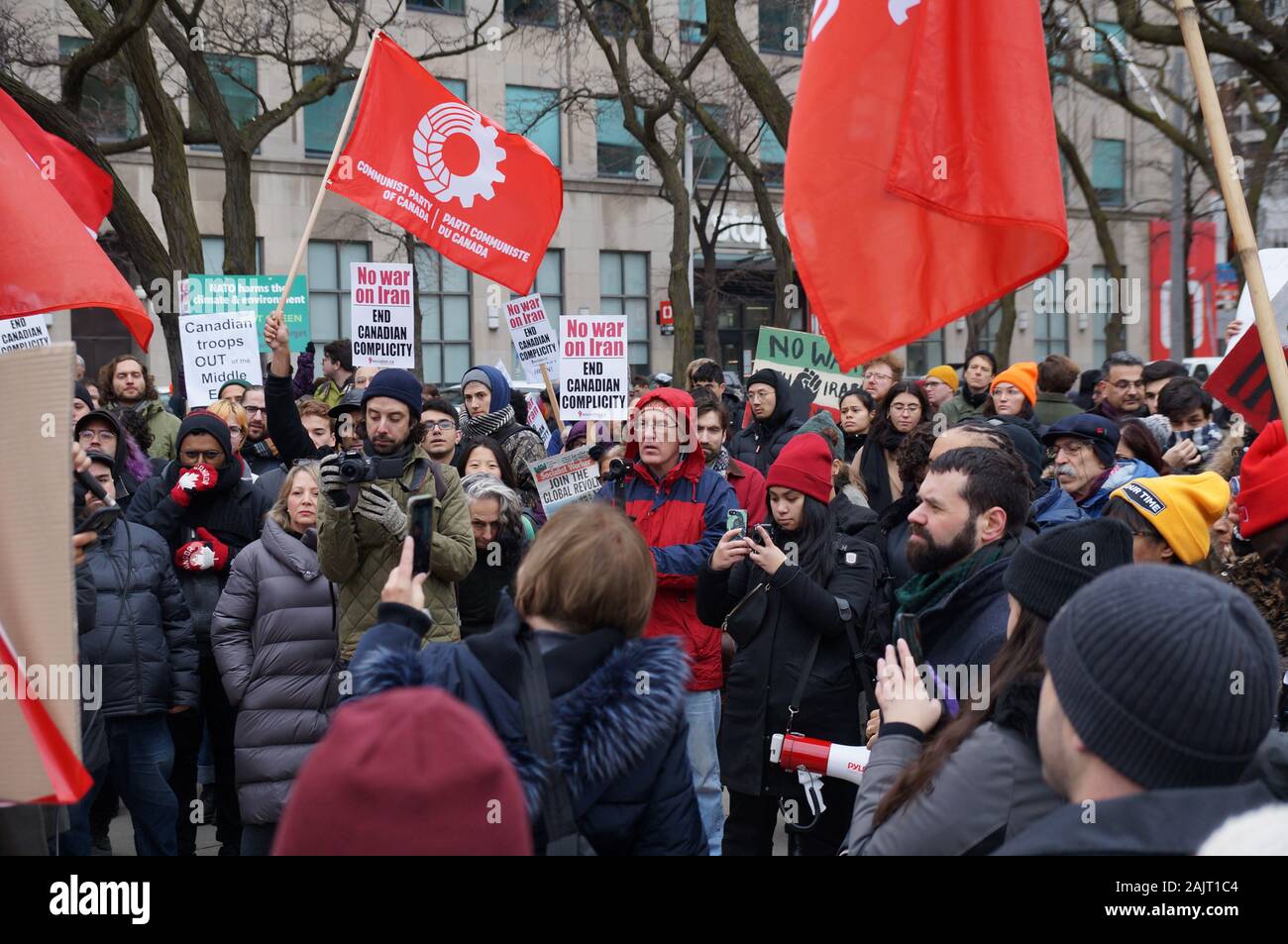 TORONTO, Canada - 01 04 2020: manifestanti contro il presidente statunitense Donald Trump's ordinazione della morte del generale iraniano Soleimani Qassem presso un anti Foto Stock