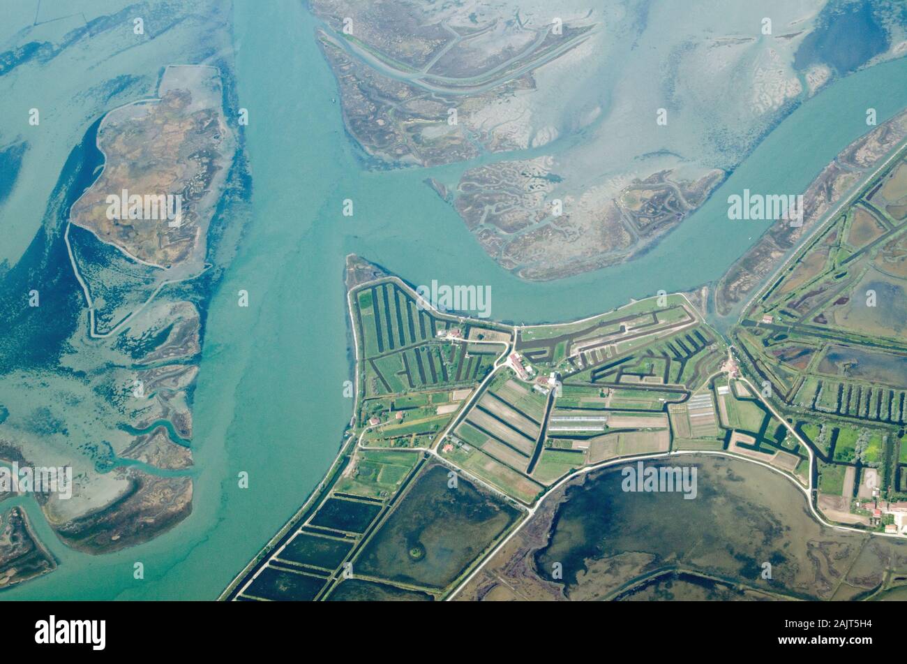 La superficie agricola di Lio Piccolo nel nord della Laguna di Venezia, Veneto, Italia. Visto direttamente dall'alto. Foto Stock