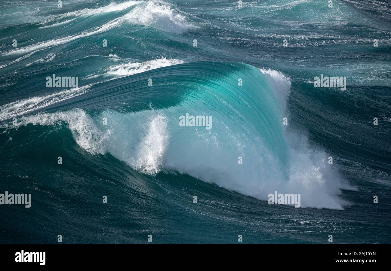 Cape Cornwall wave Foto Stock