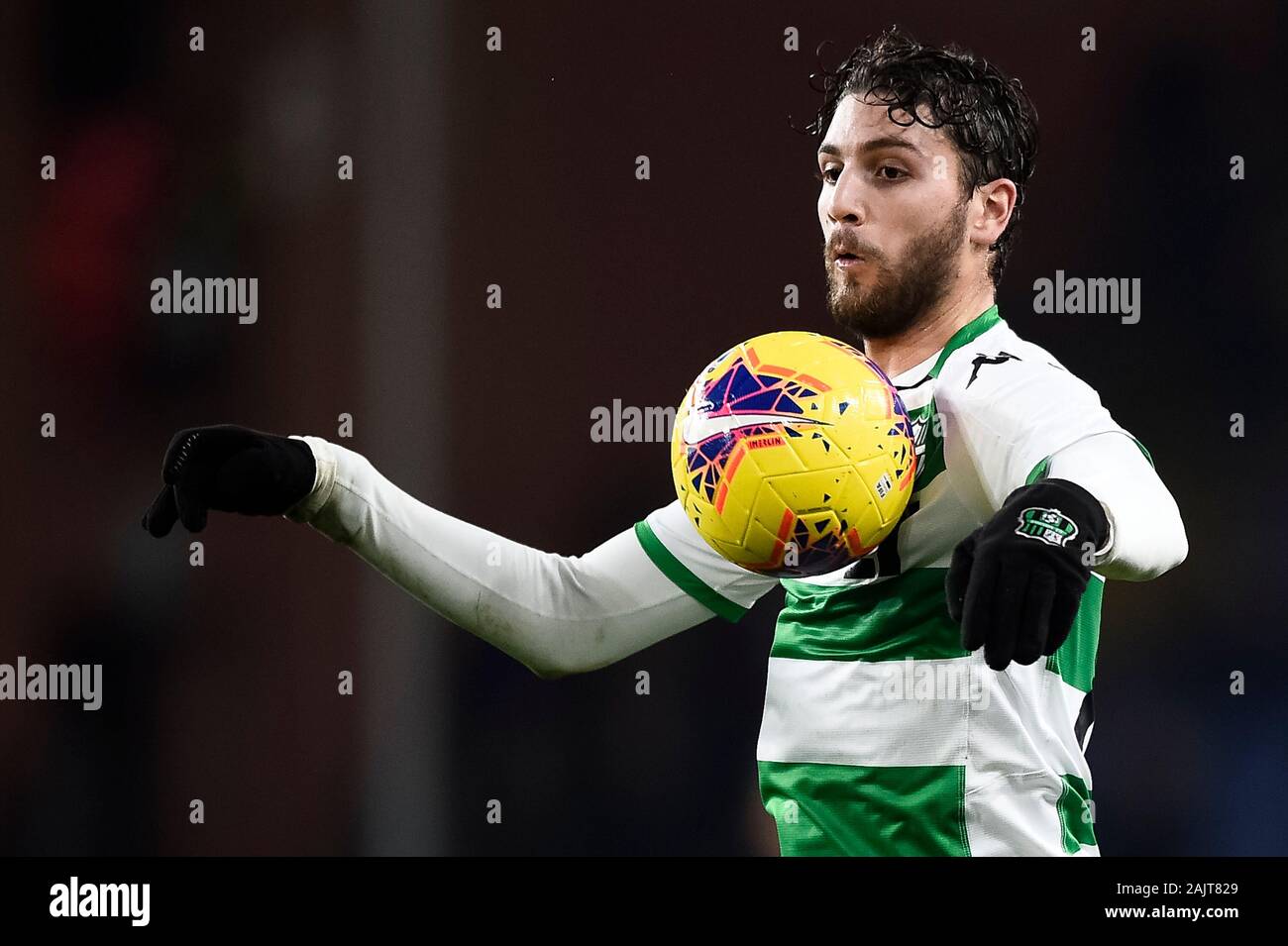 Genova, Italia - 05 January, 2020: Manuel Locatelli di noi Sassuolo in azione durante la serie di una partita di calcio tra il Genoa CFC e noi di Sassuolo. Genoa CFC ha vinto 2-1 sopra di noi di Sassuolo. Credito: Nicolò Campo/Alamy Live News Foto Stock