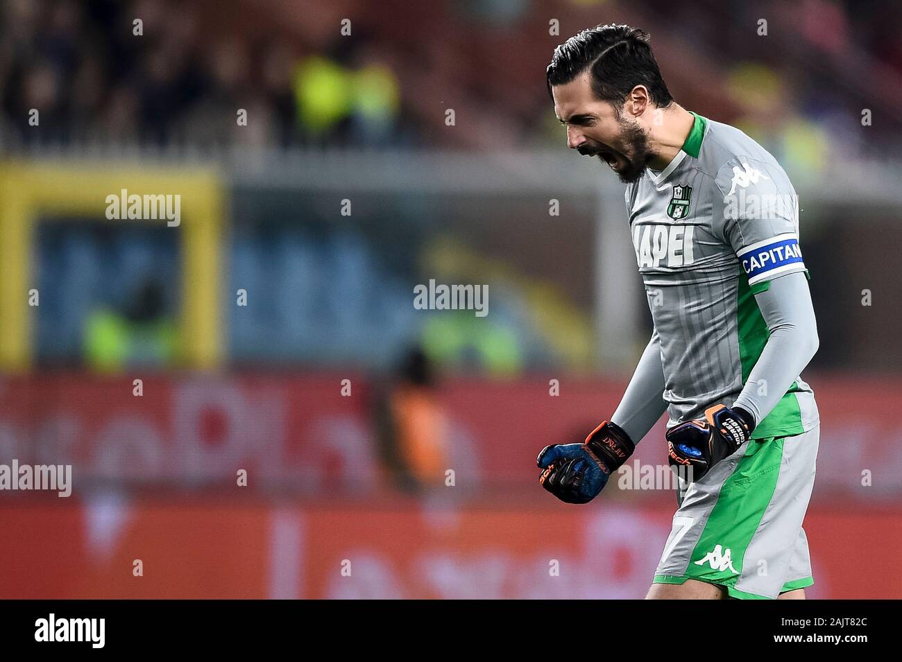 Genova, Italia - 05 January, 2020: Andrea Consigli di noi Sassuolo celebra durante la serie di una partita di calcio tra il Genoa CFC e noi di Sassuolo. Genoa CFC ha vinto 2-1 sopra di noi di Sassuolo. Credito: Nicolò Campo/Alamy Live News Foto Stock