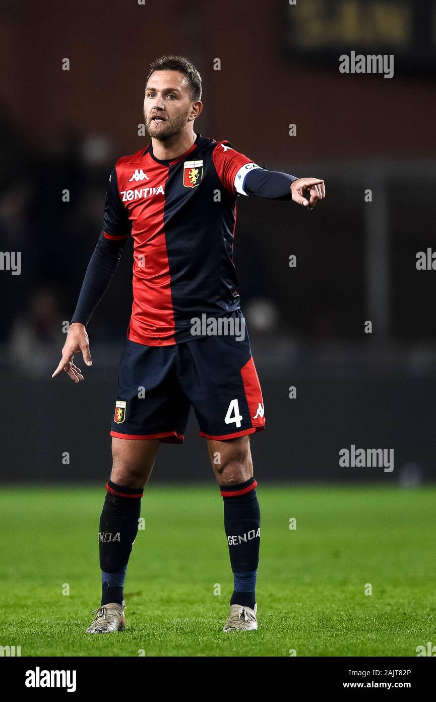 Genova, Italia - 05 January, 2020: Domenico Criscito del Genoa CFC gesti durante la serie di una partita di calcio tra il Genoa CFC e noi di Sassuolo. Genoa CFC ha vinto 2-1 sopra di noi di Sassuolo. Credito: Nicolò Campo/Alamy Live News Foto Stock