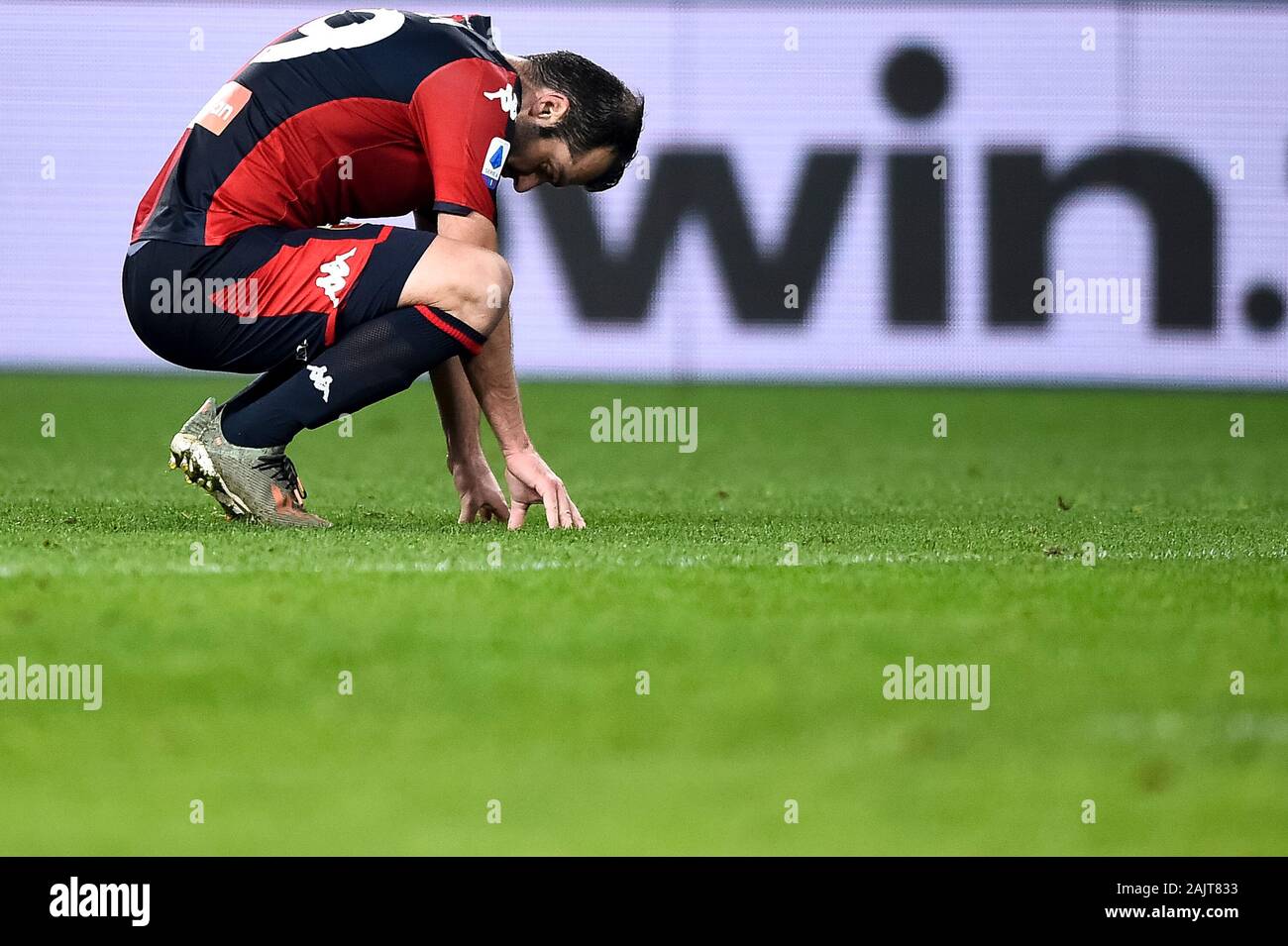 Genova, Italia - 05 January, 2020: Goran PANDEV di Genoa CFC reatcs alla fine della serie di una partita di calcio tra il Genoa CFC e noi di Sassuolo. Genoa CFC ha vinto 2-1 sopra di noi di Sassuolo. Credito: Nicolò Campo/Alamy Live News Foto Stock