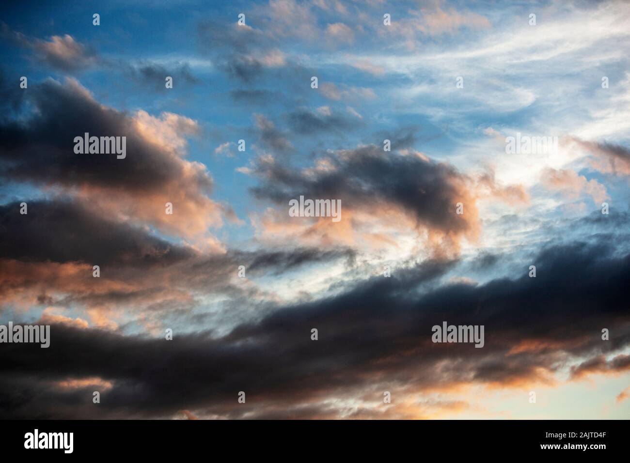 Bel tramonto nuvole Foto Stock