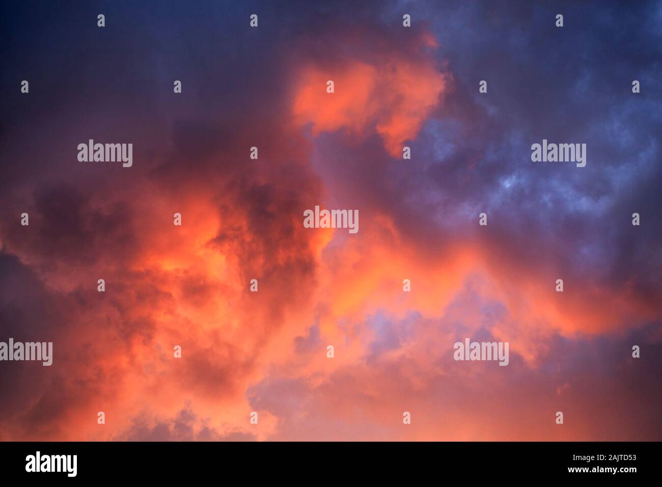 Bel tramonto nuvole Foto Stock