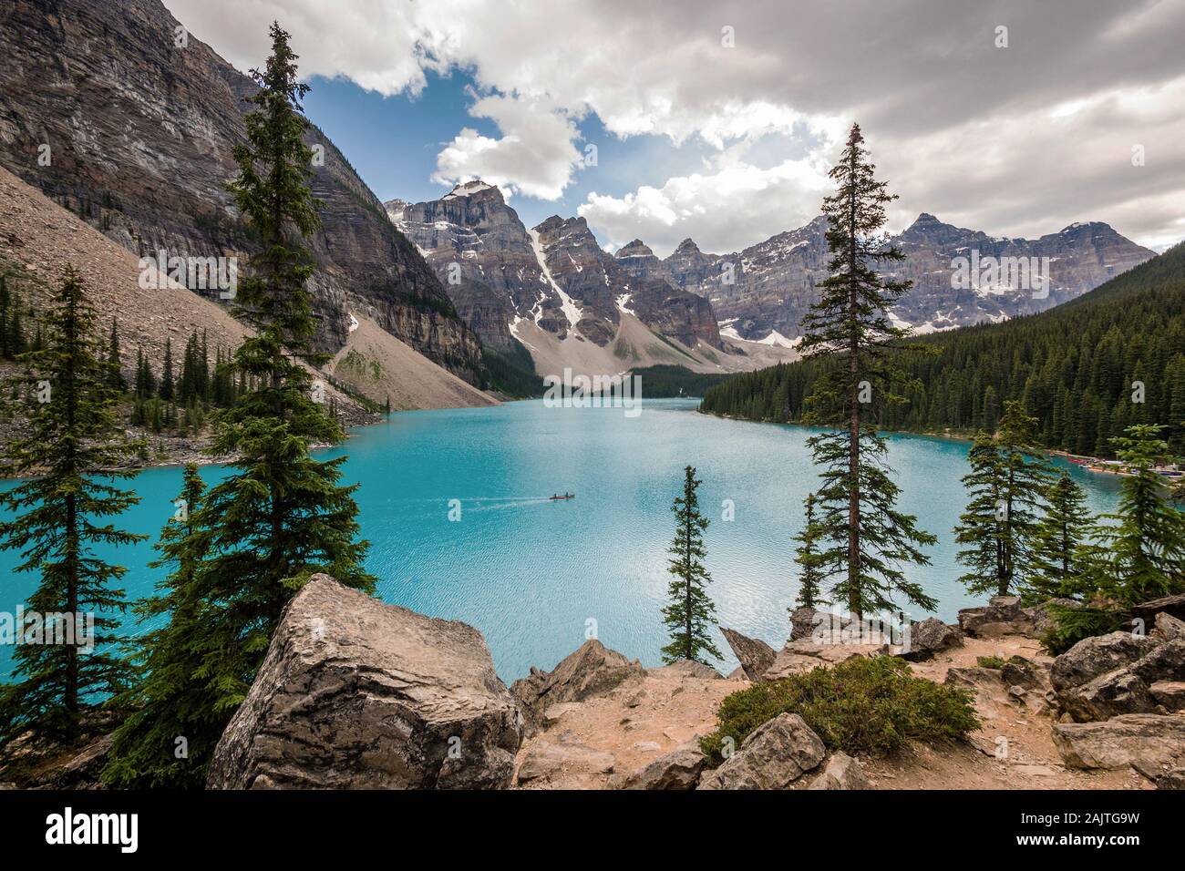 Il Moraine Lake nel Parco Nazionale di Banff, Canadian Rockies, Alberta, Canada. Foto Stock