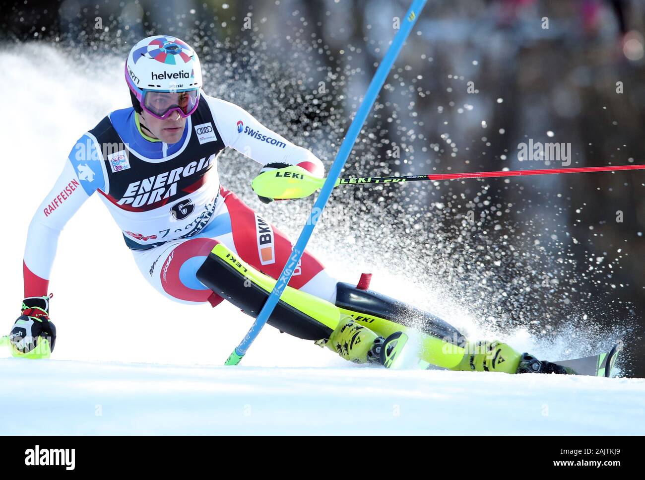 (200106) -- ZAGREB, Gennaio 6, 2020 (Xinhua) -- Daniel Yule della Svizzera compete durante la Coppa del Mondo di sci FIS Slalom Speciale maschile gara a Zagabria in Croazia, a gennaio 5, 2020. (Goran Stanzl/Pixsell via Xinhua) Foto Stock