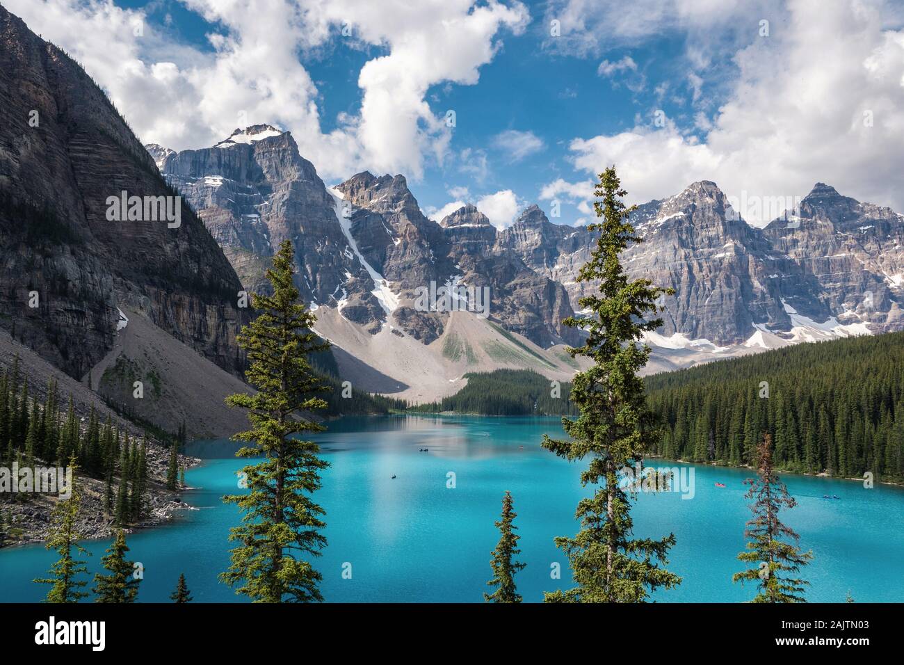 Il Moraine Lake durante l'estate nel Parco Nazionale di Banff, Canadian Rockies, Alberta, Canada. Foto Stock