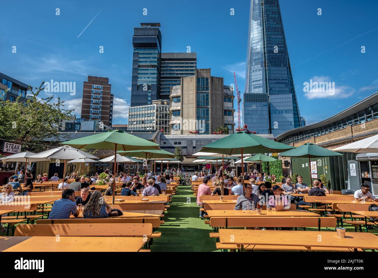 LONDON, Regno Unito - 22 agosto: è questo cantiere di aceto, un mercato popolare che ha cibo di strada e fornitori di abbigliamento vintage si spegne il 22 agosto 2019 Foto Stock