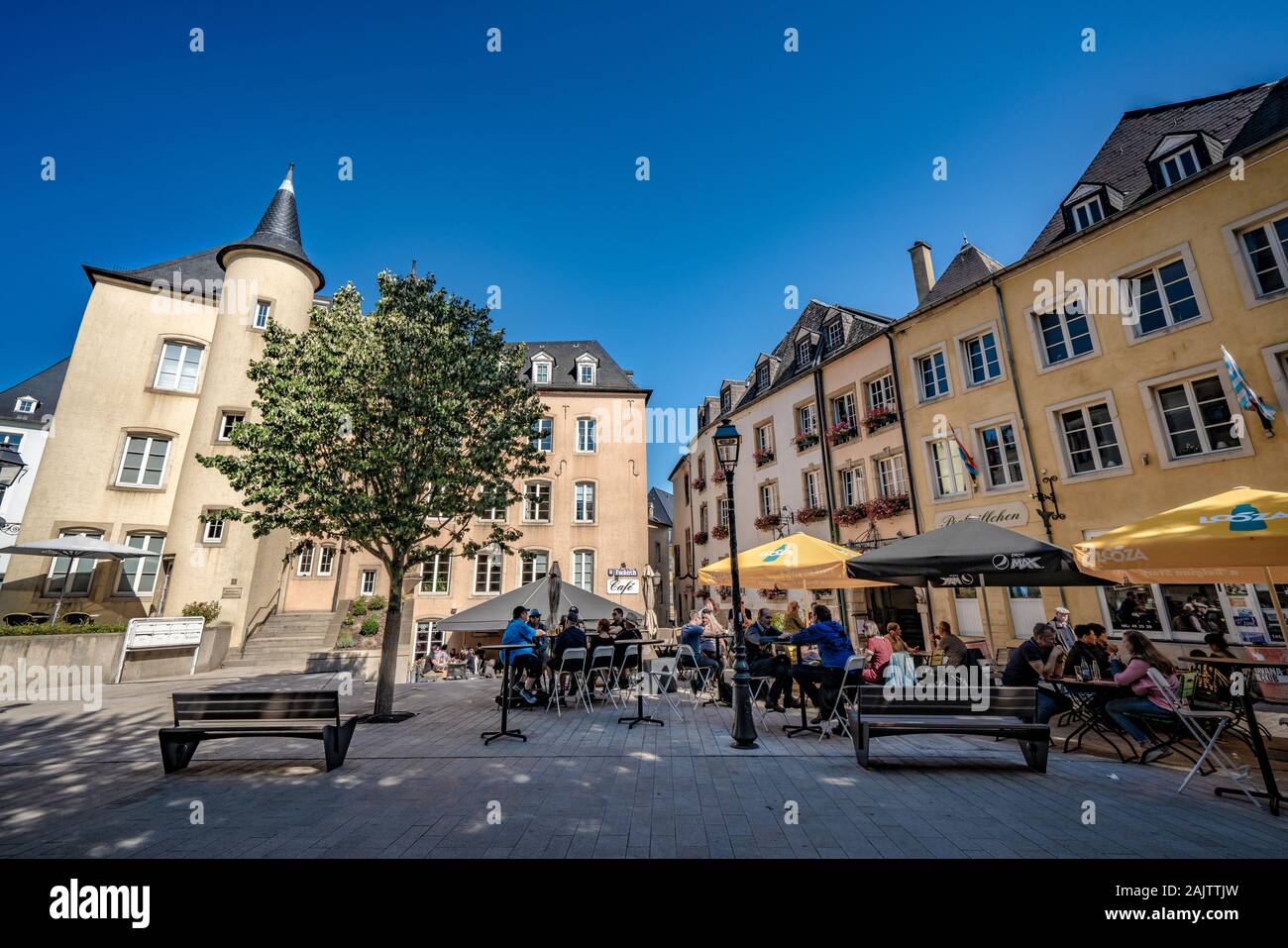 Città di Lussemburgo, Lussemburgo - 21 settembre: questa è una vista di una piazza della città vecchia con il cafe nel quartiere storico della Ville Haute su Settembre 21, 201 Foto Stock