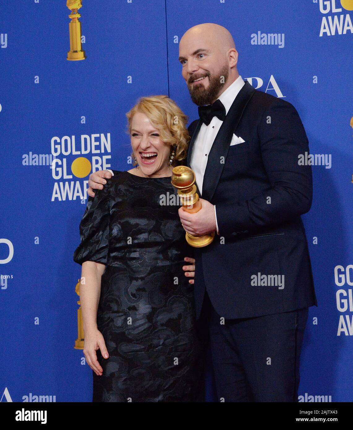 Beverly Hills, Stati Uniti. 05 gen, 2020. Chris Butler (R) e Arianne Sutner appaiono backstage dopo aver vinto il premio per la migliore immagine in movimento - Animazione per 'collegamento mancante' durante la 77th Annuale di Golden Globe Awards, onorando il meglio di film e televisione americana del 2020 presso il Beverly Hilton Hotel di Beverly Hills, la California di Domenica, 5 gennaio 2020. Foto di Jim Ruymen/UPI Credito: UPI/Alamy Live News Foto Stock