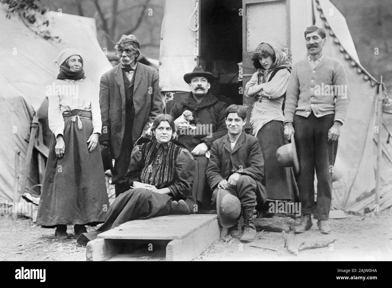 Popolari Cristiane Britanniche evangelista Rodney 'Gipsy' Smith MBE (1860-1947) tra gli altri zingari di Pittsburgh, in Pennsylvania in gennaio, 1909. Foto Stock