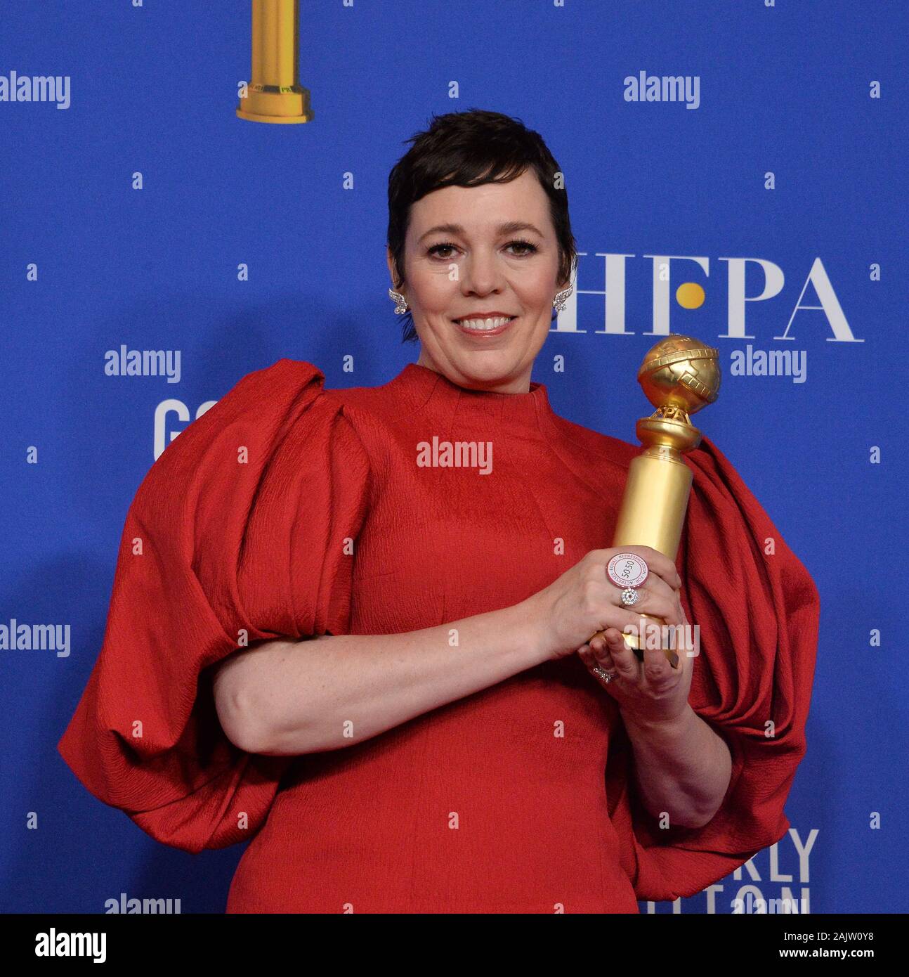 Beverly Hills, Stati Uniti. 05 gen, 2020. Olivia Coleman appare dietro le quinte dopo aver vinto il premio per la migliore prestazione da un'attrice in una serie televisiva - dramma per 'corona' durante la 77th Annuale di Golden Globe Awards, onorando il meglio di film e televisione americana del 2020 presso il Beverly Hilton Hotel di Beverly Hills, la California di Domenica, 5 gennaio 2020. Foto di Jim Ruymen/UPI Credito: UPI/Alamy Live News Foto Stock