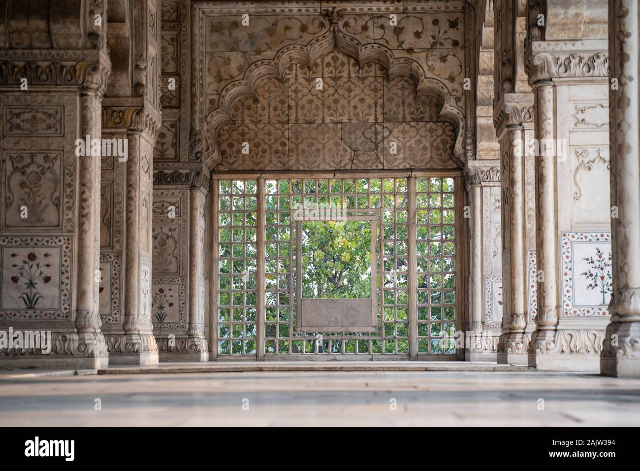 Khas Mahal con i suoi intricati in marmo e pietra al Red Fort in New Delhi India Foto Stock