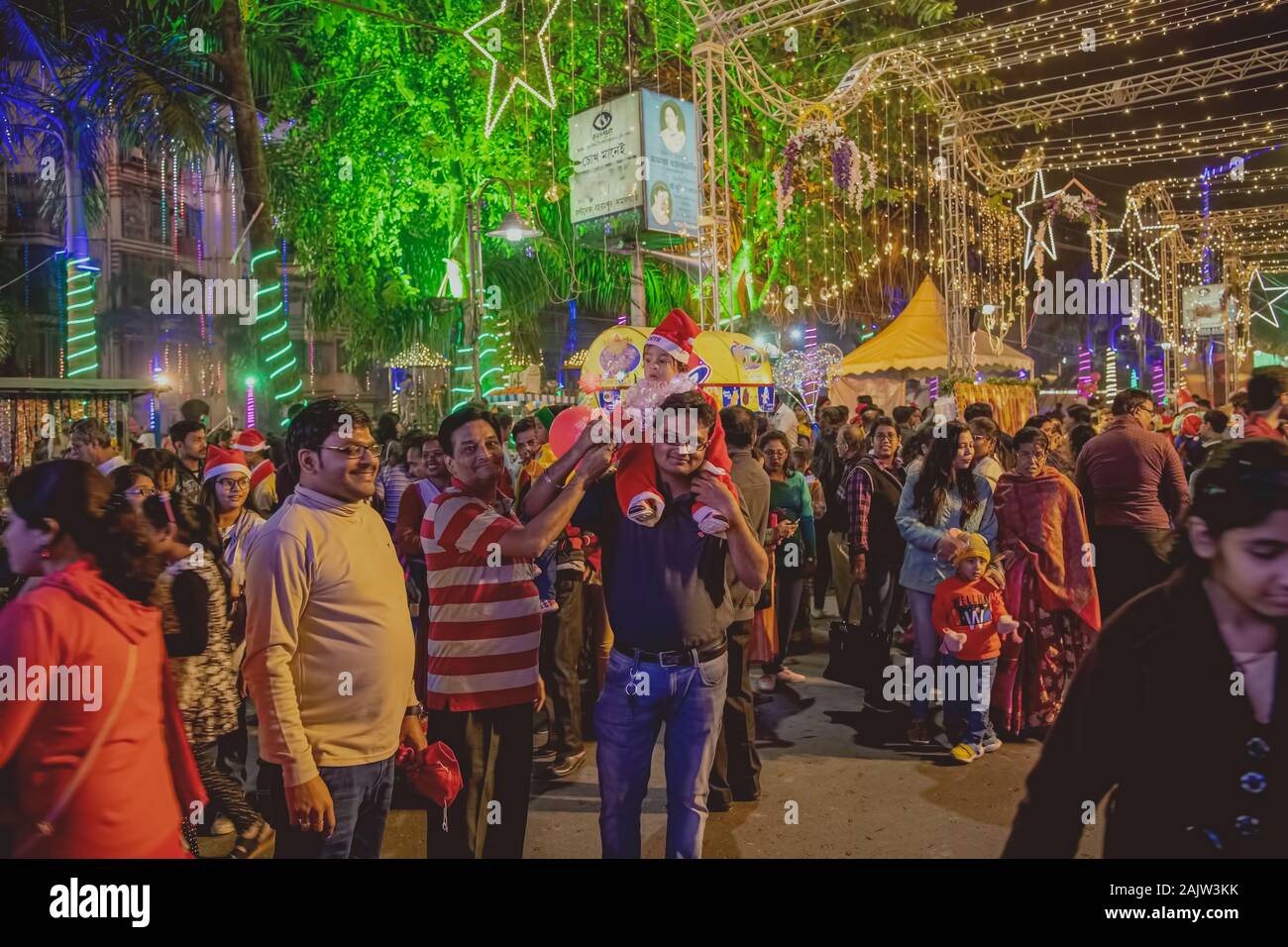 Celebrazione della Messa di Natale,serate dei,tutti,tipi ,di ,persone,famiglie,è venuto,l,a,street,particapate,in godimento,Sribhumi,venue,Kolkata,l'India Foto Stock