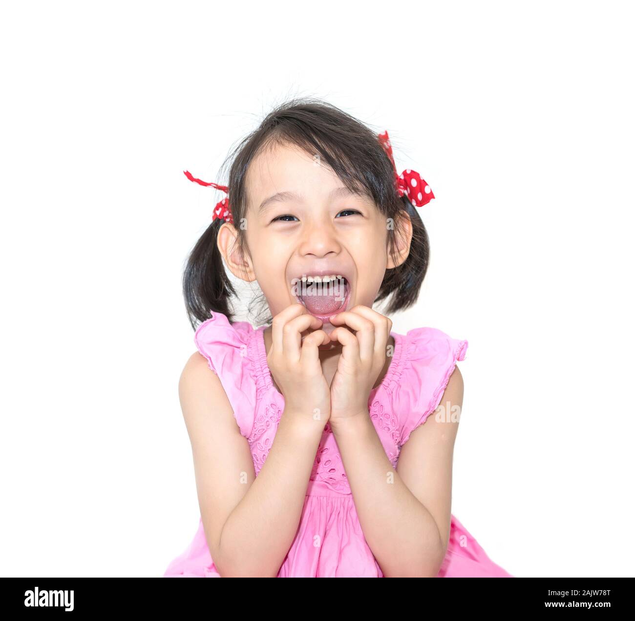 Giovane poco carino ragazza asiatica di sorridere e ridere divertente sensazione eccitato Foto Stock
