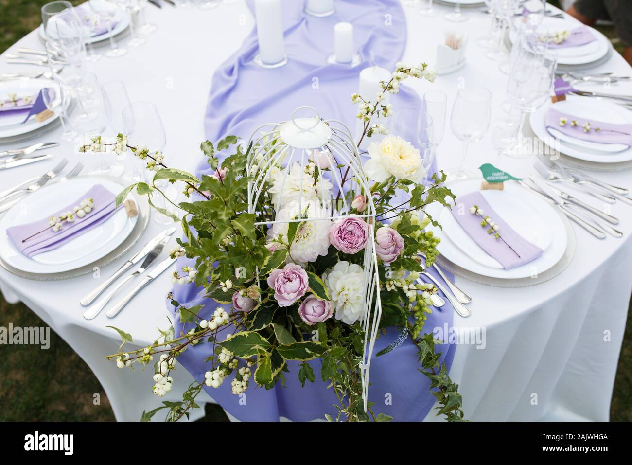 Impostazione tabella a un matrimonio di lusso o un altro evento di catering Foto Stock