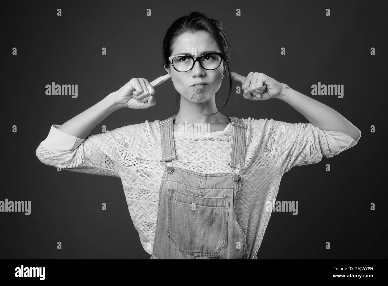 Ritratto di bella multi etnico donna con capelli corti Foto Stock