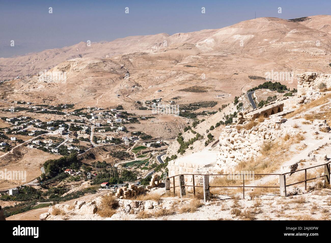 Karak City, al Karak, Kings Highway, route 35, storica strada sulla terra alta, Giordania, Medio Oriente e Asia Foto Stock