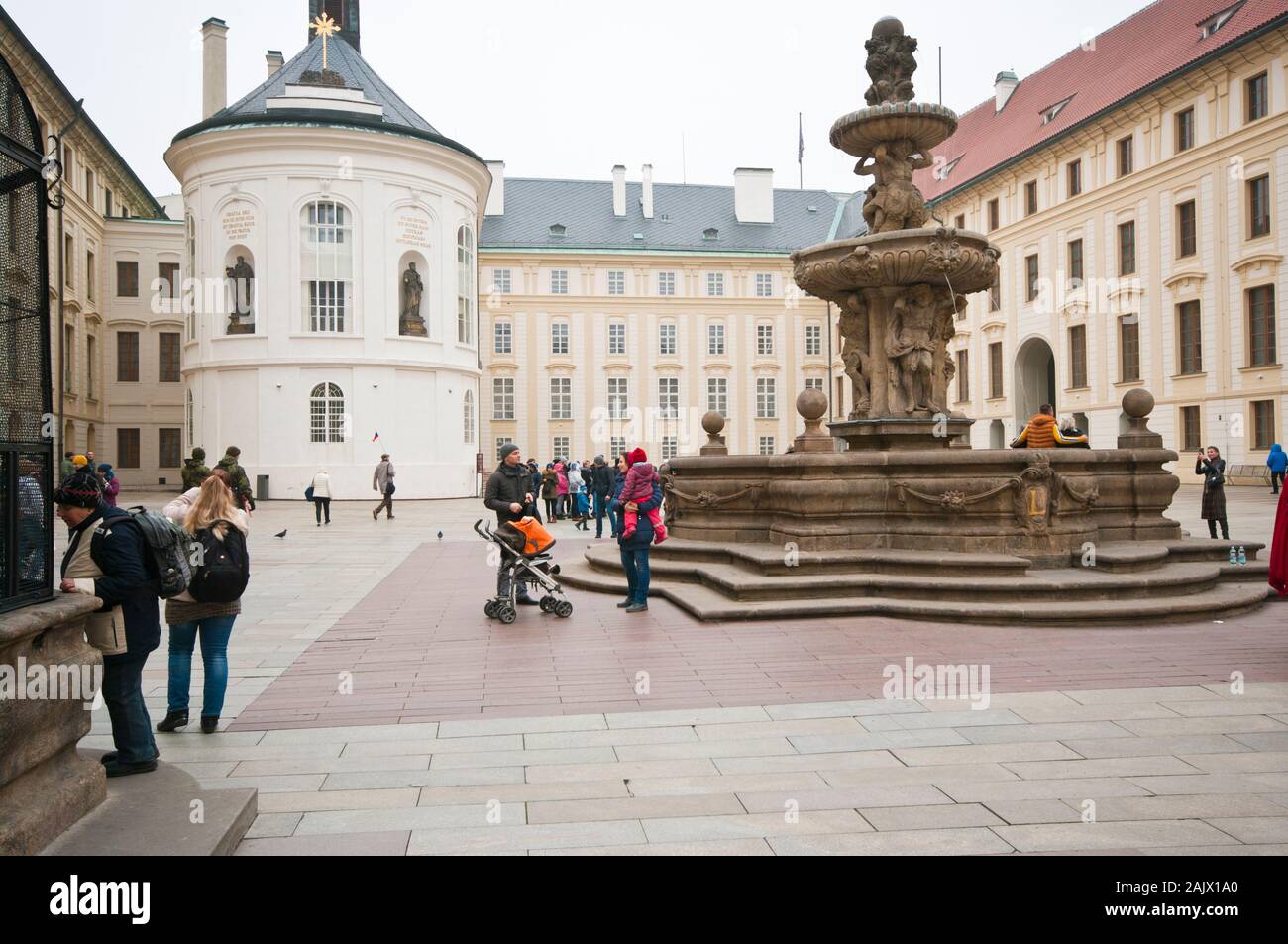 Il secondo cortile del Castello di Praga Hradcany Castle Praga Repubblica Ceca Europa Foto Stock
