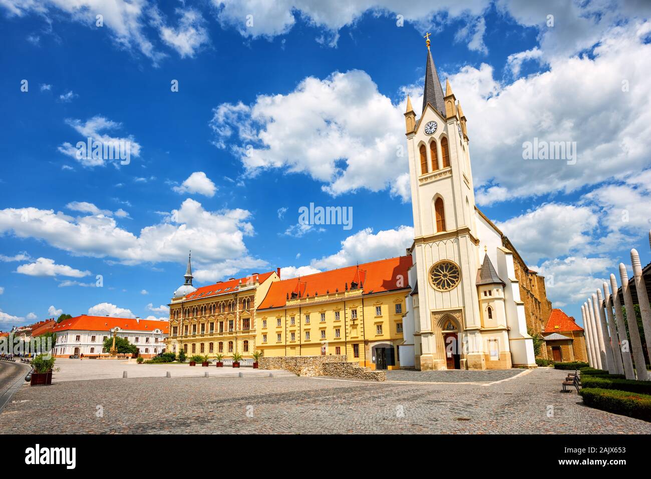 Keszthely storica città vecchia, l'Ungheria, la piazza centrale e la Madonna della Chiesa in Ungheria Foto Stock