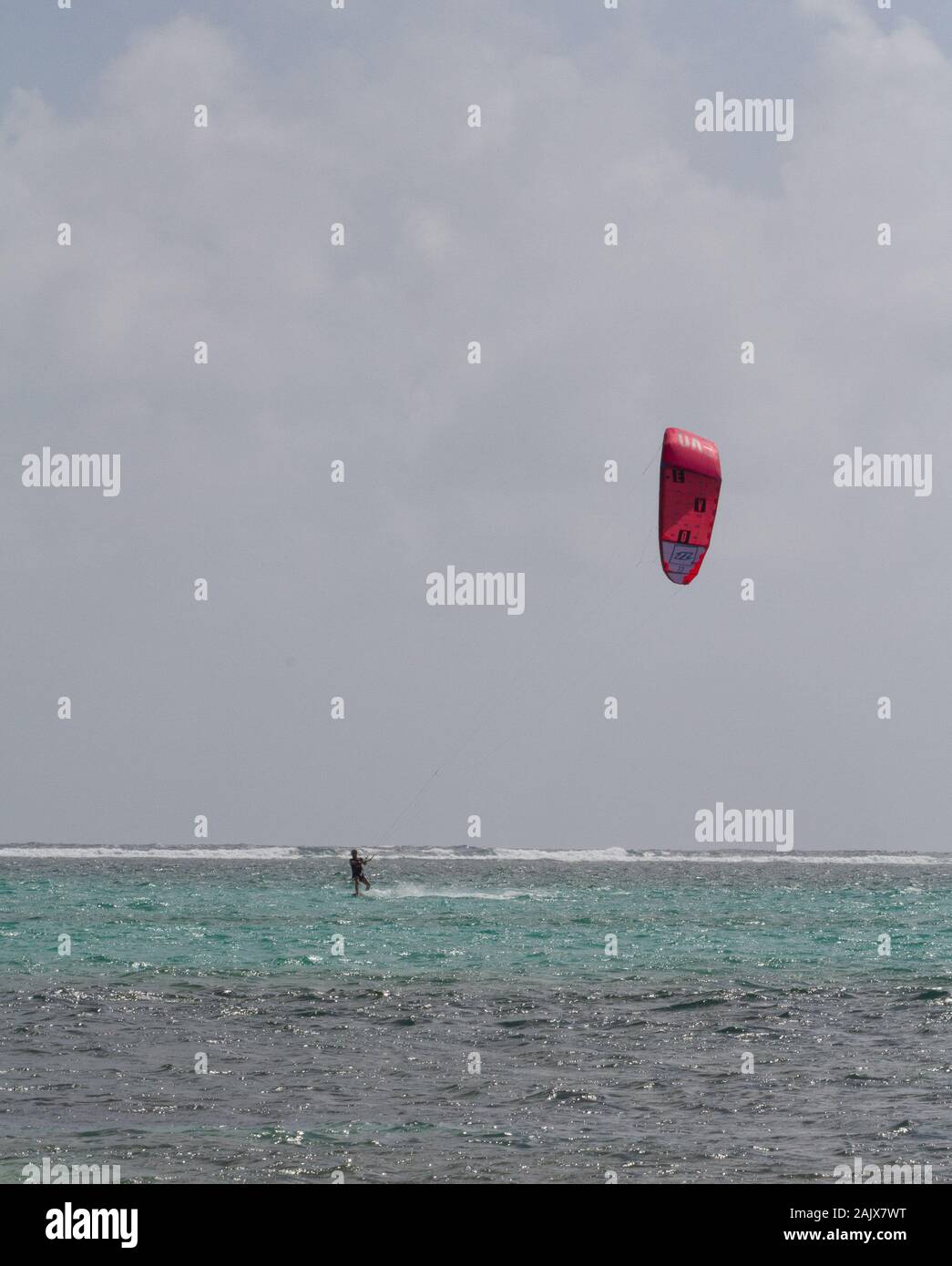 Il kitesurfing in Belize Foto Stock