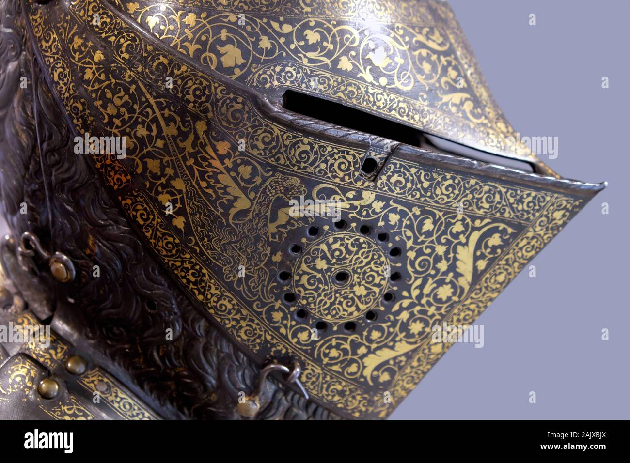 Il leone Armour - Chiudere il casco, Royal Armouries Museum, Leeds, West Yorkshire, Inghilterra, Regno Unito, Europa Foto Stock