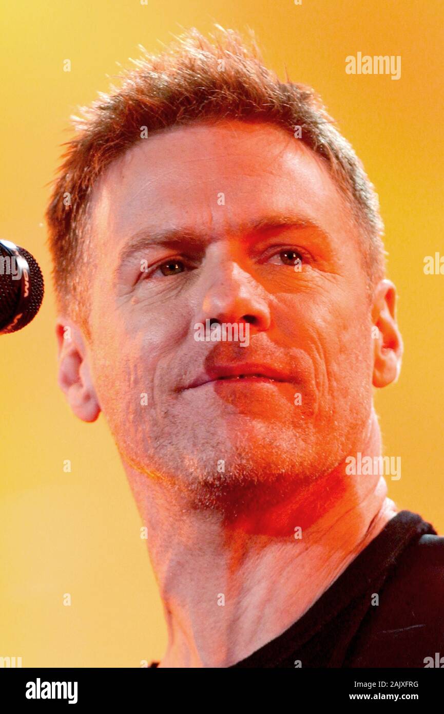 Verona Italia 09/18/2004, Arena : Bryan Adams in concerto durante l'evento musicale 'Festivalbar 2004'. Foto Stock