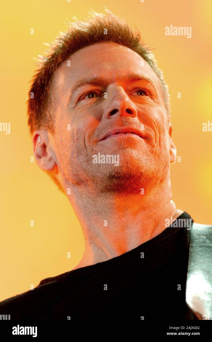 Verona Italia 09/18/2004, Arena : Bryan Adams in concerto durante l'evento musicale 'Festivalbar 2004'. Foto Stock