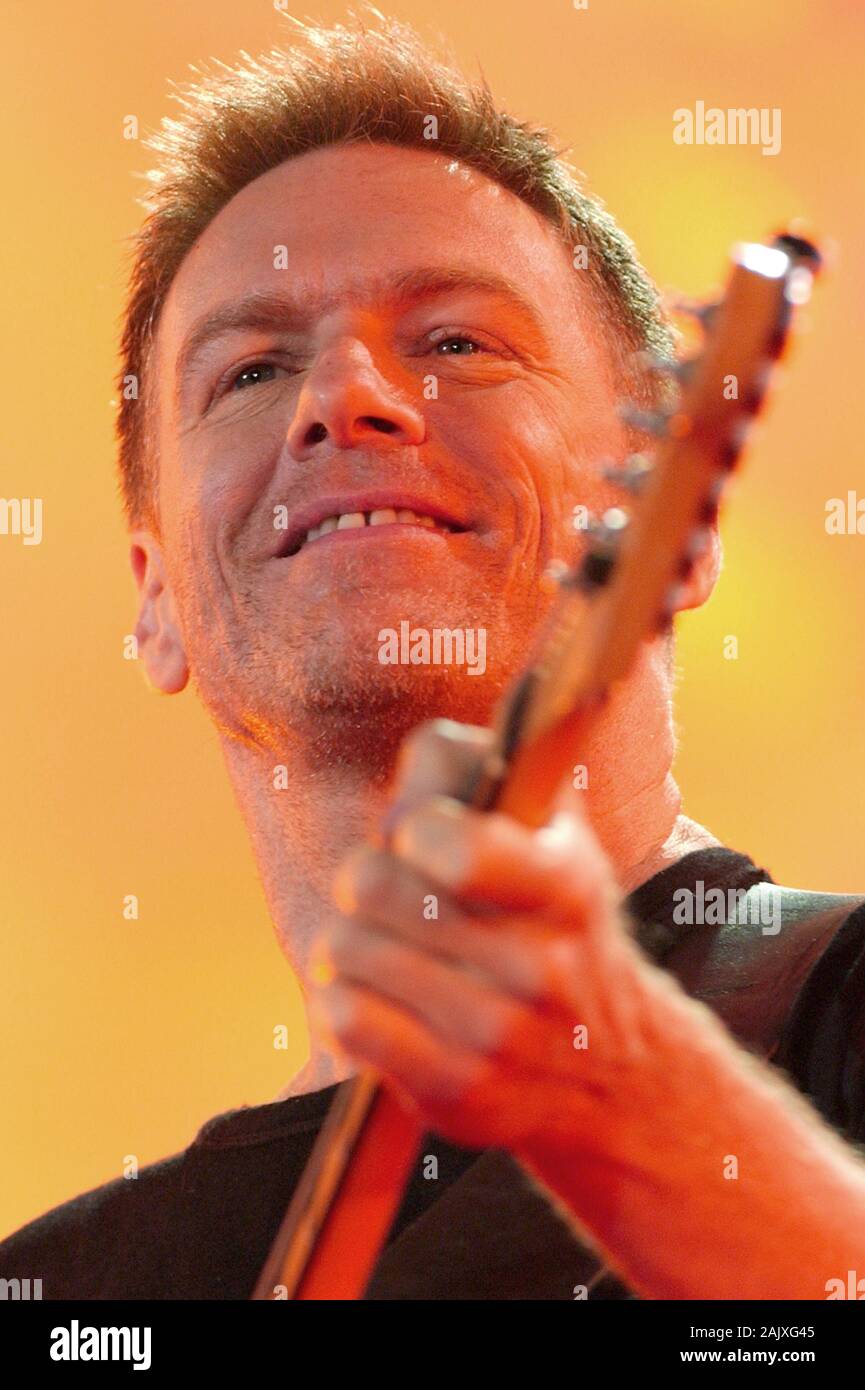 Verona Italia 09/18/2004, Arena : Bryan Adams in concerto durante l'evento musicale 'Festivalbar 2004'. Foto Stock