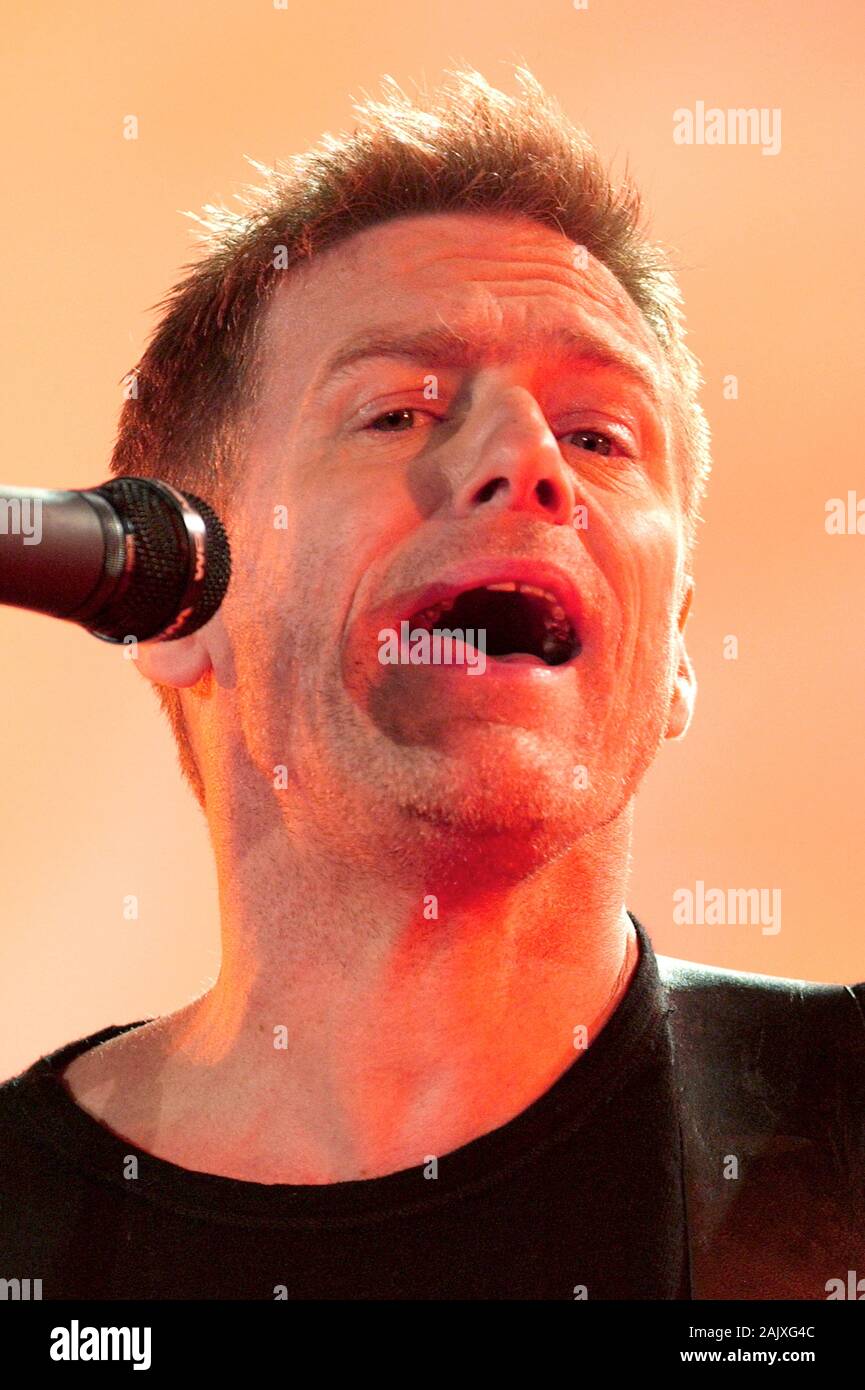 Verona Italia 09/18/2004, Arena : Bryan Adams in concerto durante l'evento musicale 'Festivalbar 2004'. Foto Stock
