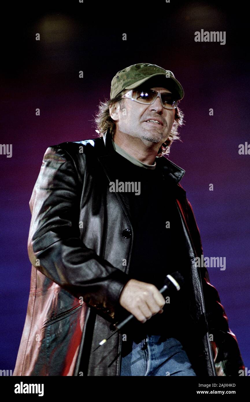 Verona Italia 08/09/2001: Vasco Rossi, cantante italiano, durante il concerto dal vivo al programma televisivo "Festivalbar 2001" Foto Stock