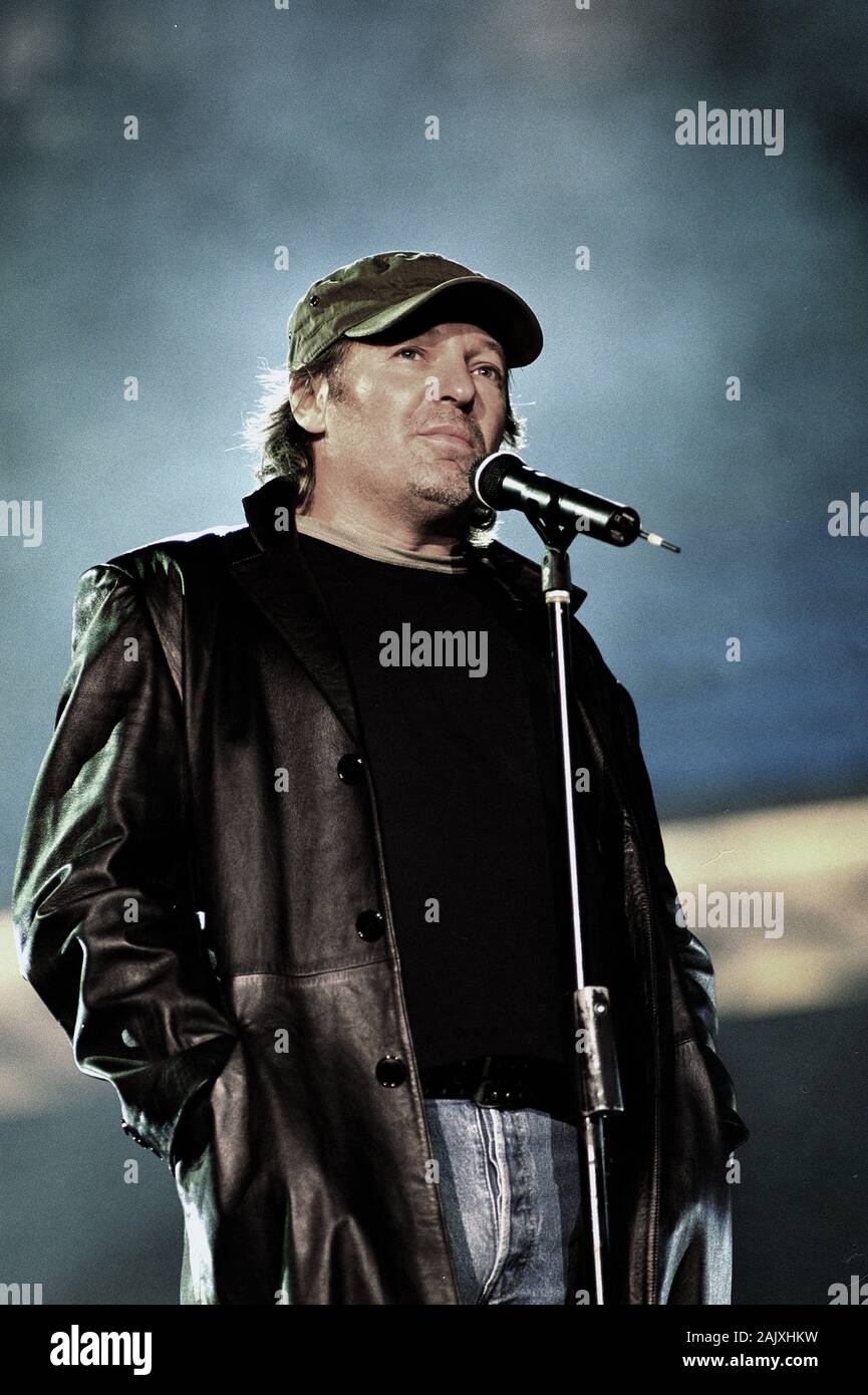 Verona Italia 08/09/2001: Vasco Rossi, cantante italiano, durante il concerto dal vivo al programma televisivo "Festivalbar 2001" Foto Stock
