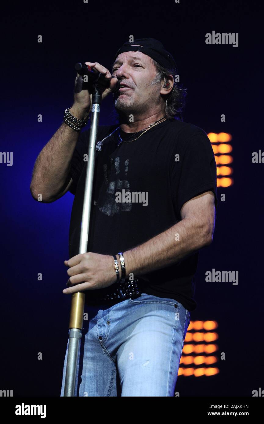 Mantova Italia 02/10/2009: Vasco Rossi, cantante italiano, durante il concerto dal vivo al Palabam, tour europeo 2009 Foto Stock