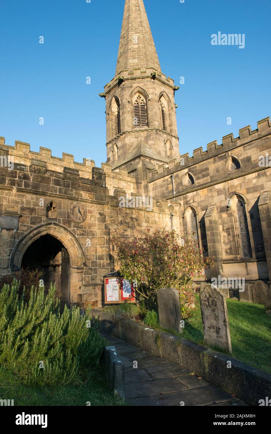 Chiesa di tutti i Santi, la chiesa parrocchiale della storica città mercato di Bakewell nel cuore del Peak District. Foto Stock