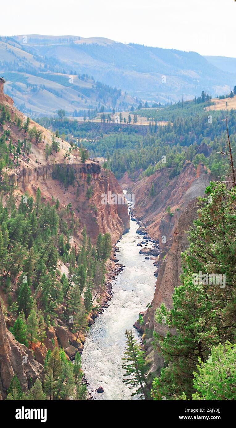 Il fiume attraverso il corridoio in un American park Foto Stock