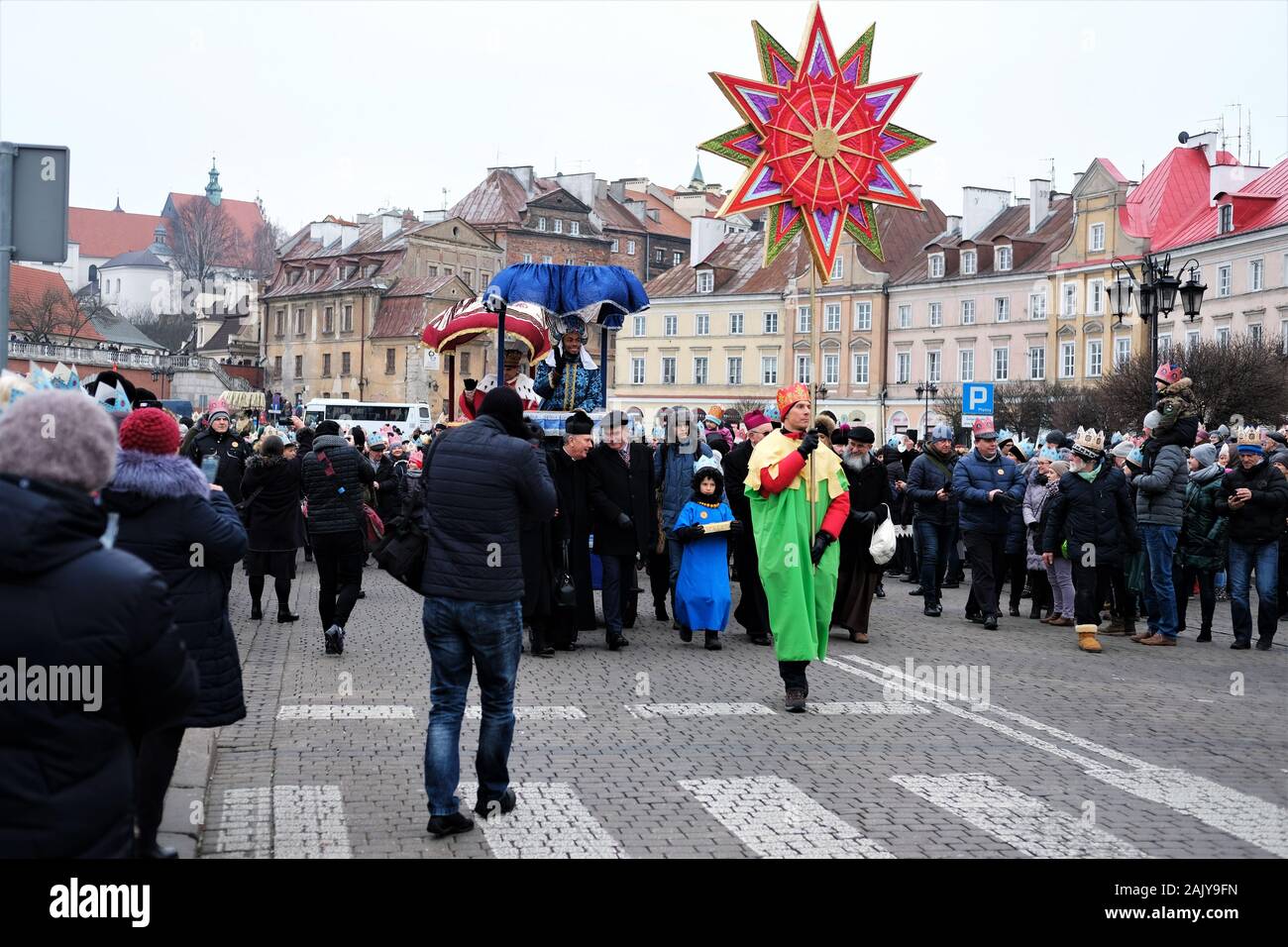 Lublin, Polonia 01/06/2020 tradizionale sfilata che celebra l'arrivo dei tre Re Magi sul giorno dell Epifania Foto Stock