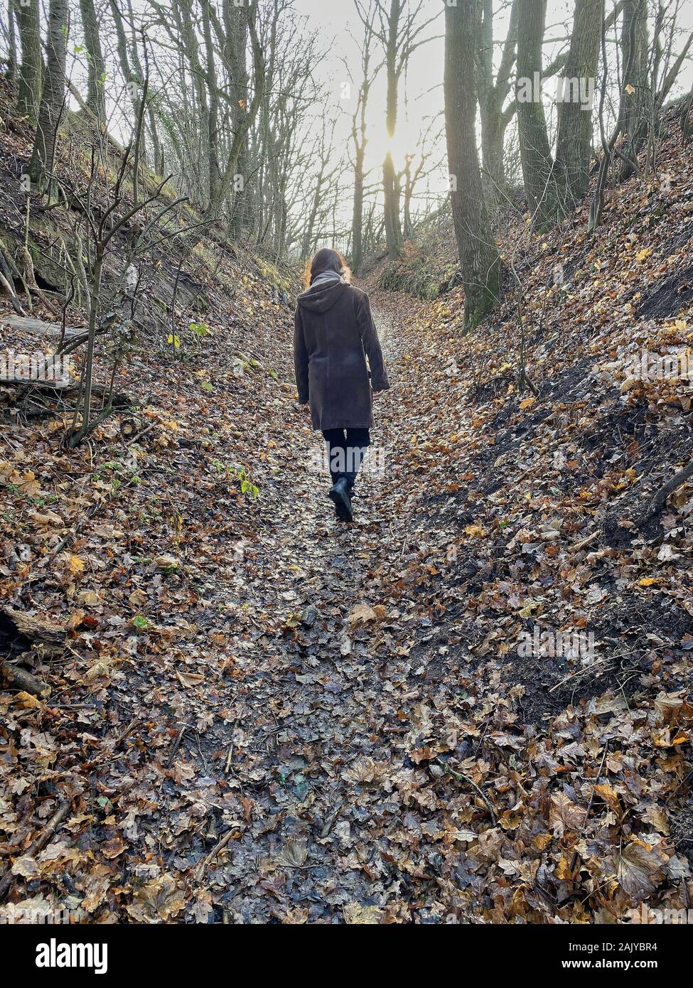 Una donna in situazione di depressione in Pfaffenhofen, Germania, 16 dicembre 2019. © Peter Schatz / Alamy Stock Foto Foto Stock