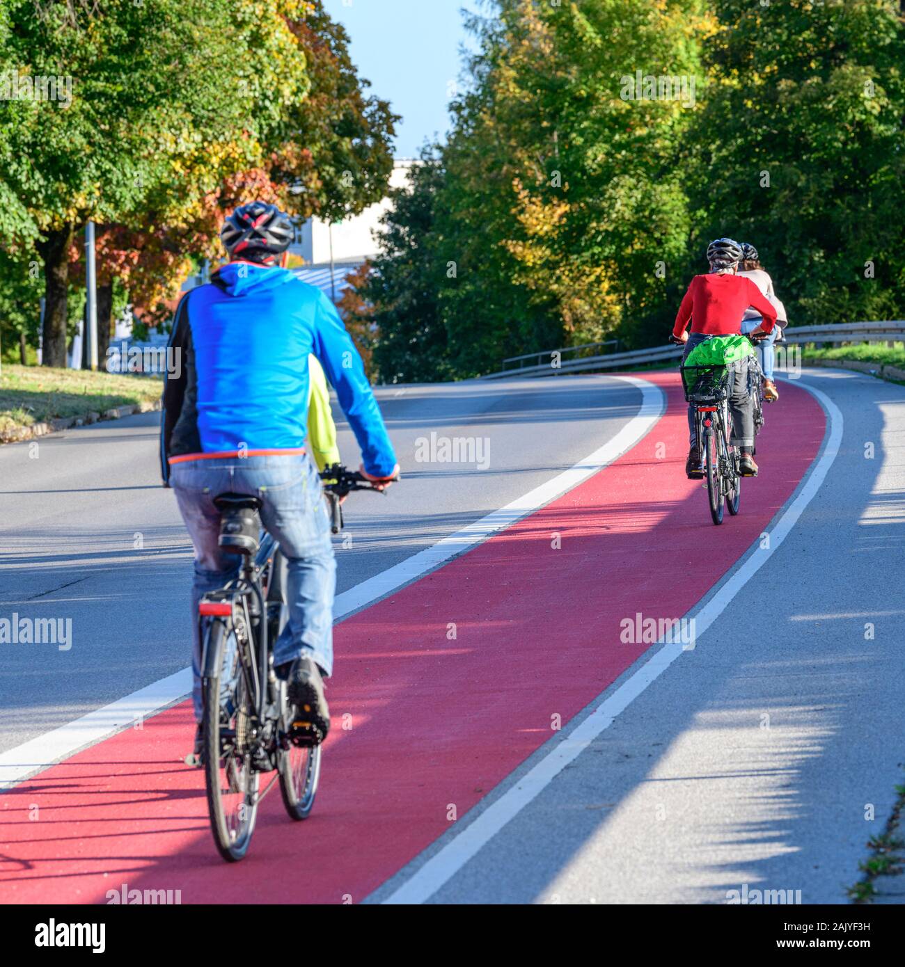 Escursioni in bicicletta la mobilità su inner-city road Foto Stock