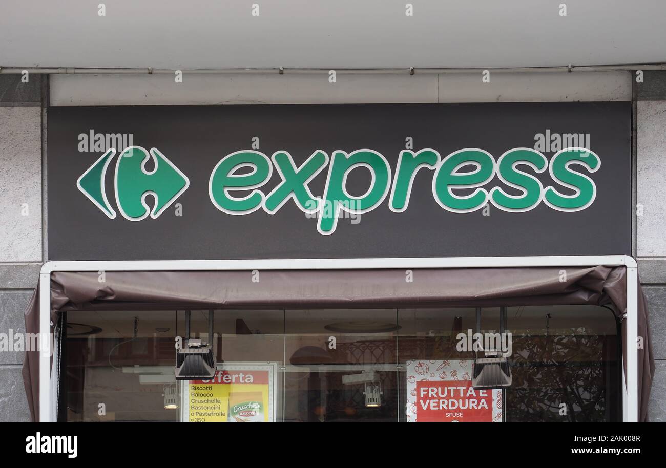 SETTIMO TORINESE, Italia - circa ottobre 2019: Carrefour Express storefront Foto Stock