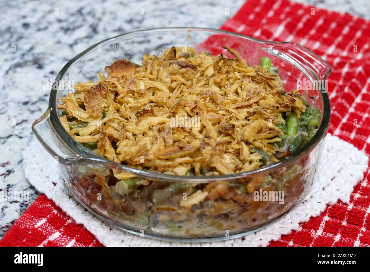 In casa senza glutine e senza Latte e derivati verde fagiolo Casseruola Foto Stock