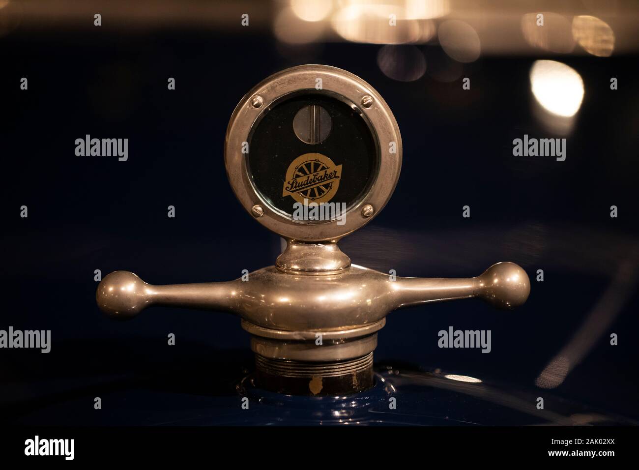 Un ornamento del cofano allo Studebaker National Museum di South Bend, Indiana, USA. Foto Stock