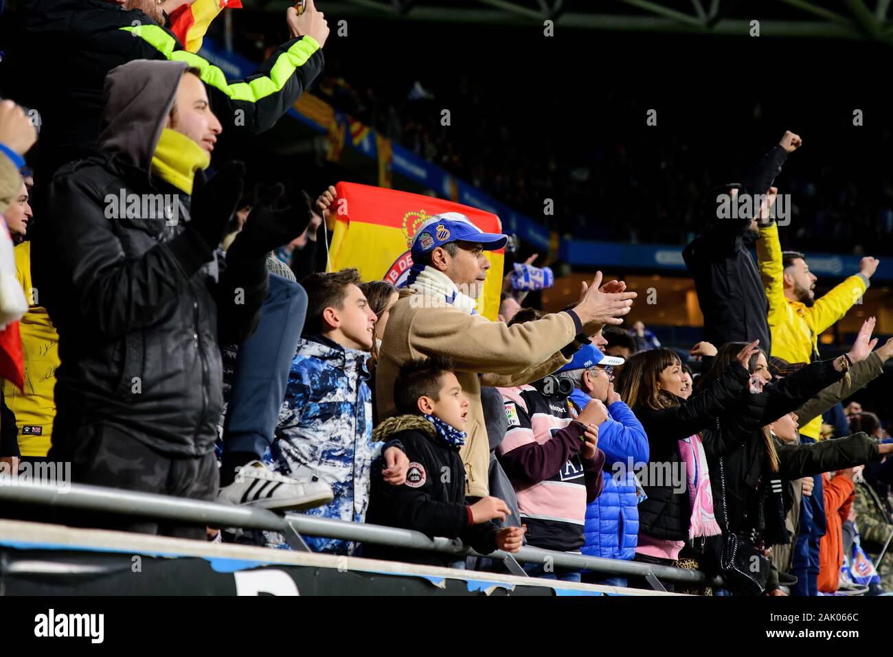 Barcellona - JAN 4: i ventilatori in La Liga match tra RCD Espanyol e FC Barcellona alla RCDE Stadium il 4 gennaio 2020 a Barcellona, Spagna. Foto Stock