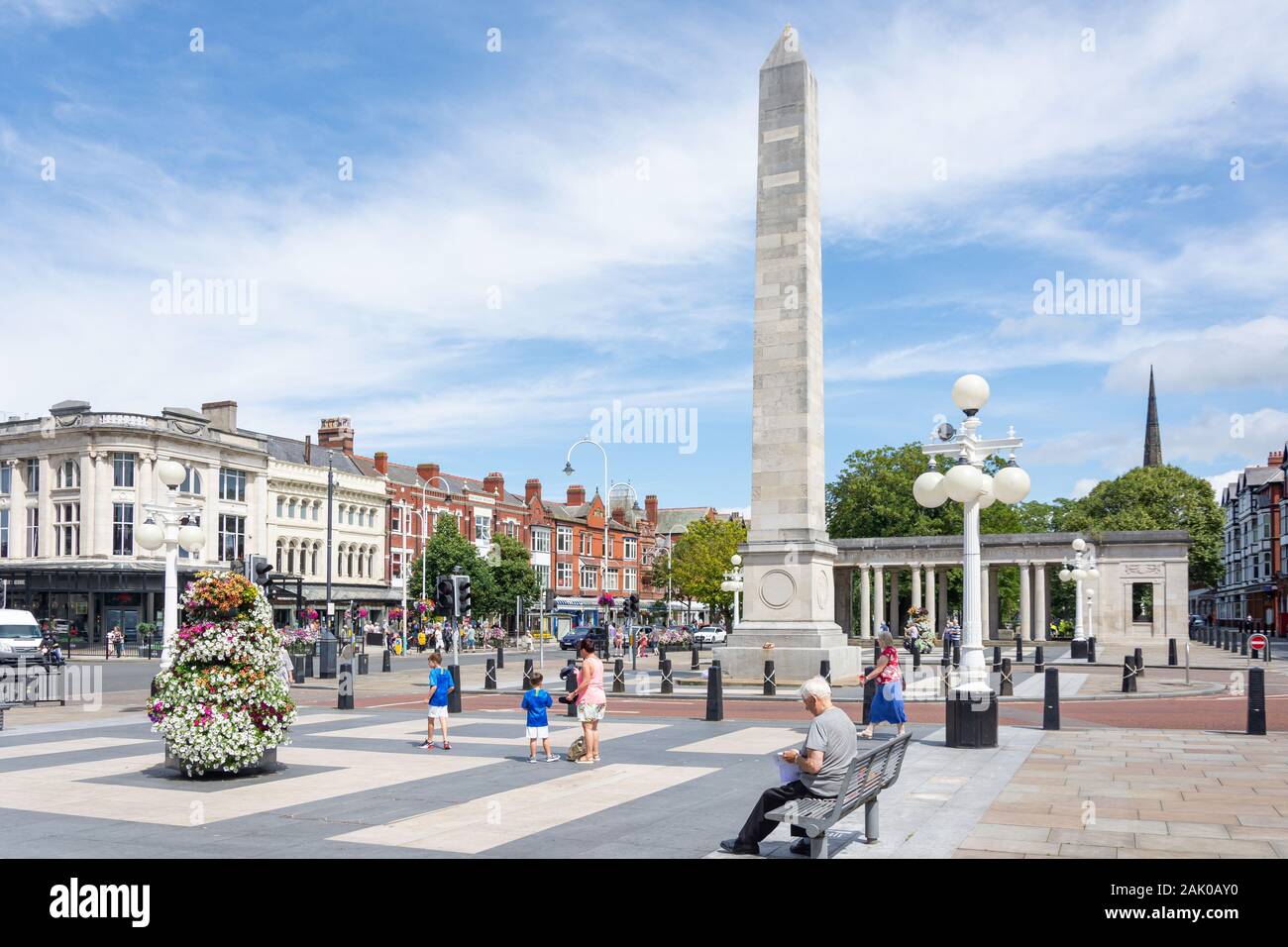 Il monumento, London Square. Lord Street, Southport, Merseyside England, Regno Unito Foto Stock