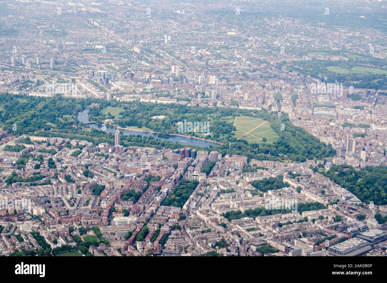 Vista aerea guardando a Nord attraverso le aree ricche di Belgravia e Knightsbridge verso Hyde Park e Bayswater a Londra. Foto Stock