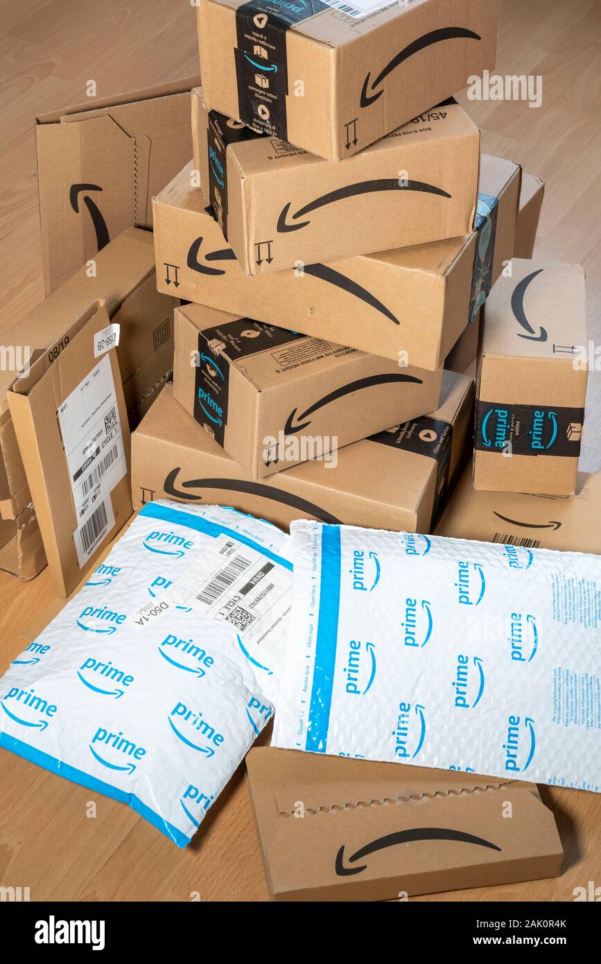Pacchetti di posta elettronica online ordini società Amazon, imballaggi vari, Amazon, Foto Stock