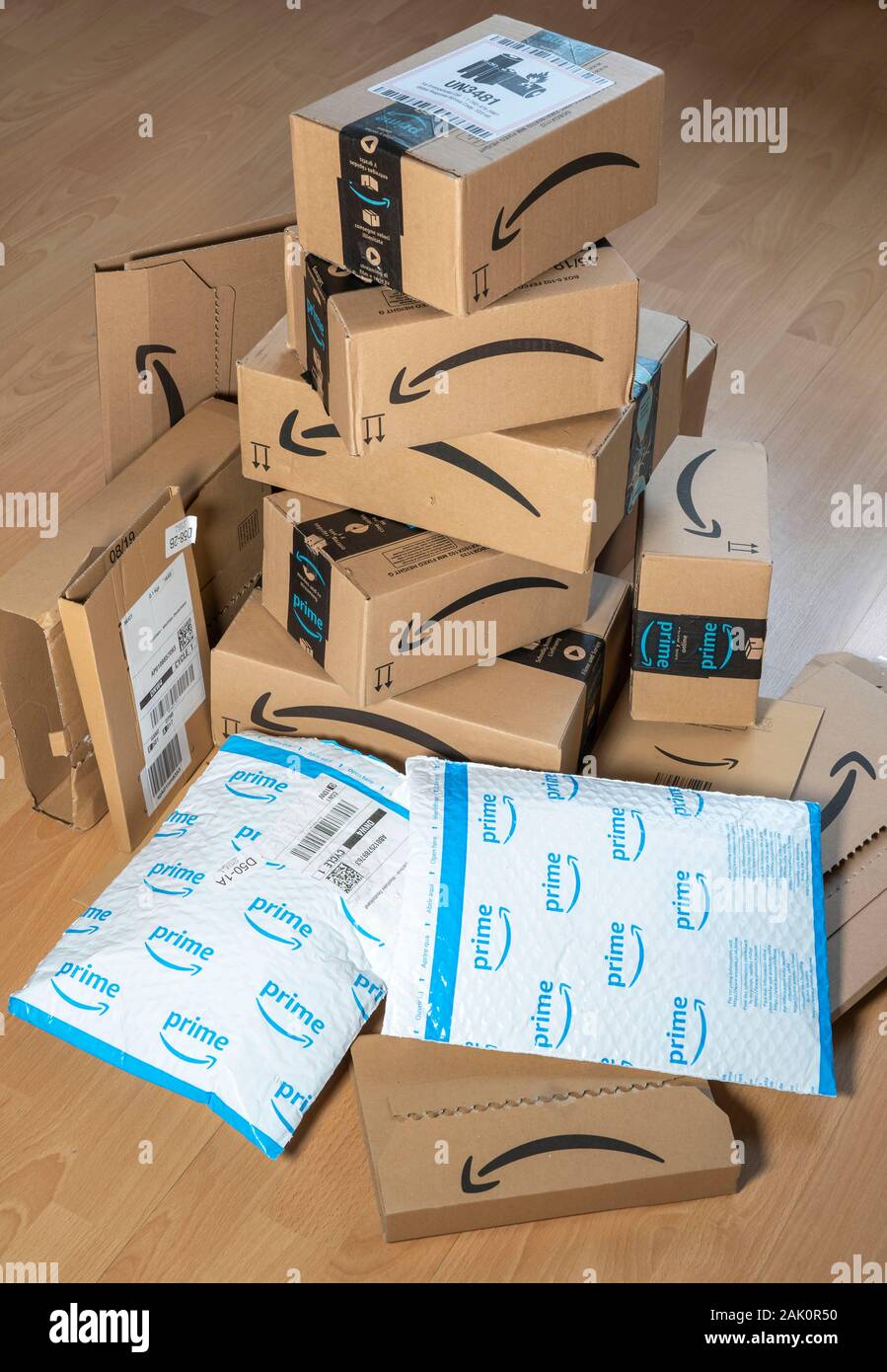 Pacchetti di posta elettronica online ordini società Amazon, imballaggi vari, Amazon, Foto Stock
