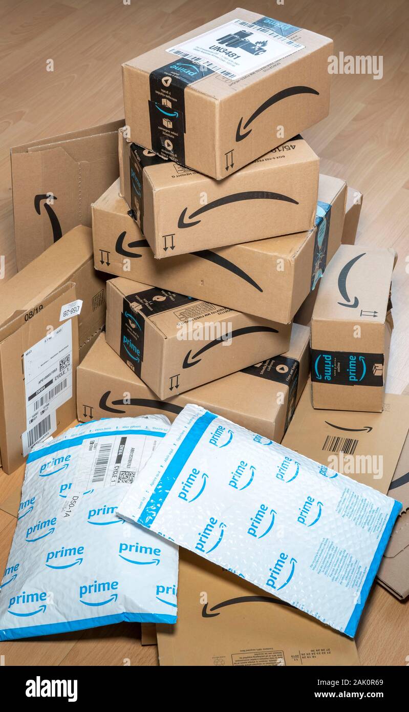 Pacchetti di posta elettronica online ordini società Amazon, imballaggi vari, Amazon, Foto Stock